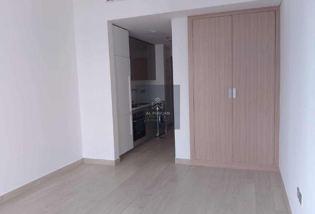 Studio Apartment in Meydan with Covered Parking photo 4