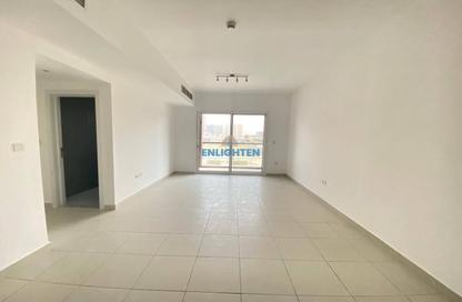 Apartment - 2 - 3 for rent in Oxford Building - District 14 - Jumeirah Village Circle - Dubai