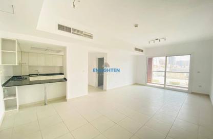 Apartment - 2 - 3 for rent in Oxford Building - District 14 - Jumeirah Village Circle - Dubai