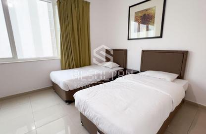 شقة - 3 غرف نوم - 4 حمامات للايجار في برج العتيبة - شارع النجدة - أبوظبي