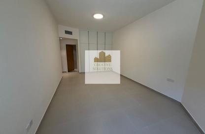 Apartment - 3 Bedrooms - 3 Bathrooms for rent in The Gardens Buildings - The Gardens - Dubai
