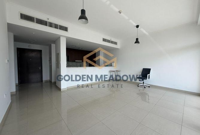 94012231 - Property Image 2