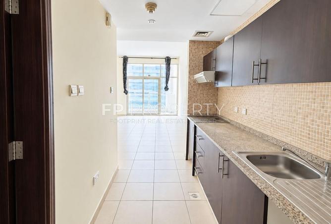 Affordable | Bright | Peaceful Community | Vacant photo 2