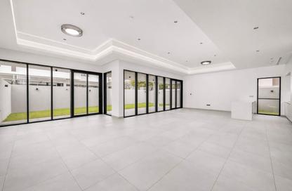 Villa - 4 Bedrooms - 6 Bathrooms for rent in Jumeirah 1 - Jumeirah - Dubai