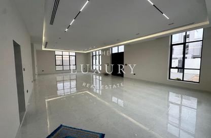 Villa - 5 Bedrooms - 6 Bathrooms for rent in Al Aweer 1 - Al Aweer - Dubai