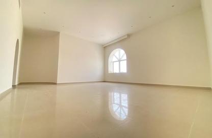 Villa - 5 - 7 for rent in Al Riqaibah - Al Suyoh - Sharjah