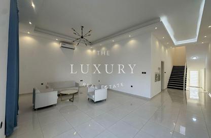 Villa - 5 Bedrooms - 6 Bathrooms for rent in Nad Al Sheba 4 - Nad Al Sheba - Dubai Villa - 5 Bedrooms - 6 Bathrooms for rent in Nad Al Sheba 4 - Nad Al Sheba - Dubai