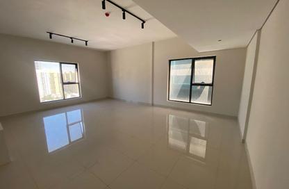 Apartment - 3 Bedrooms - 3 Bathrooms for rent in Gulfa Towers - Al Rashidiya 1 - Al Rashidiya - Ajman