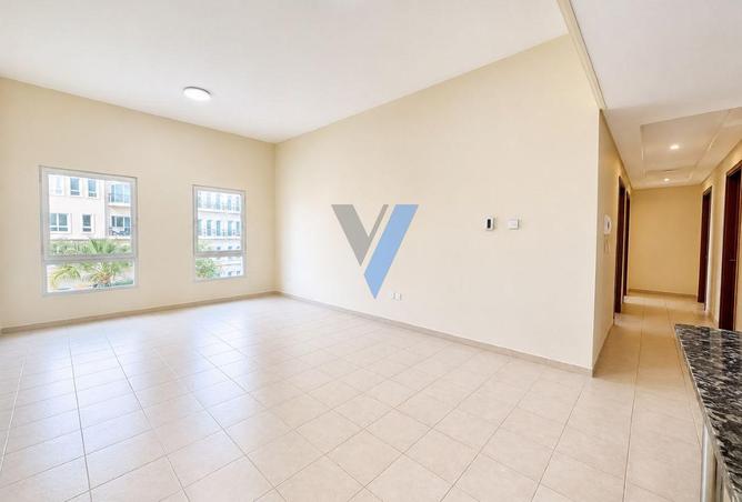 Family Building | Near Metro | Ready to Move. photo 2