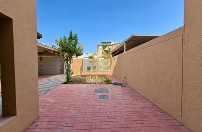 Villa - 4 - 5 for rent in Al Manara - Dubai
