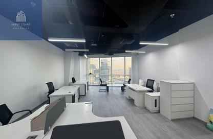 مكتب - استوديو للايجار في B2B  برج - الخليج التجاري - دبي
