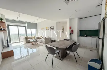 شقة - 2 غرف نوم - 3 حمامات للايجار في برج بلو ويفز - مجمع دبي ريزيدنس - دبي لاند - دبي