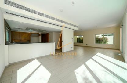 Villa - 4 Bedrooms - 5 Bathrooms for rent in District 9 - Jumeirah Park - Dubai