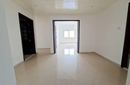 شقة - 2 غرف نوم - 2 حمامات للايجار في شارع التعاون الجديد - التعاون - الشارقة