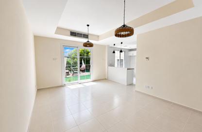 Villa - 2 Bedrooms - 3 Bathrooms for rent in Springs 8 - The Springs - Dubai