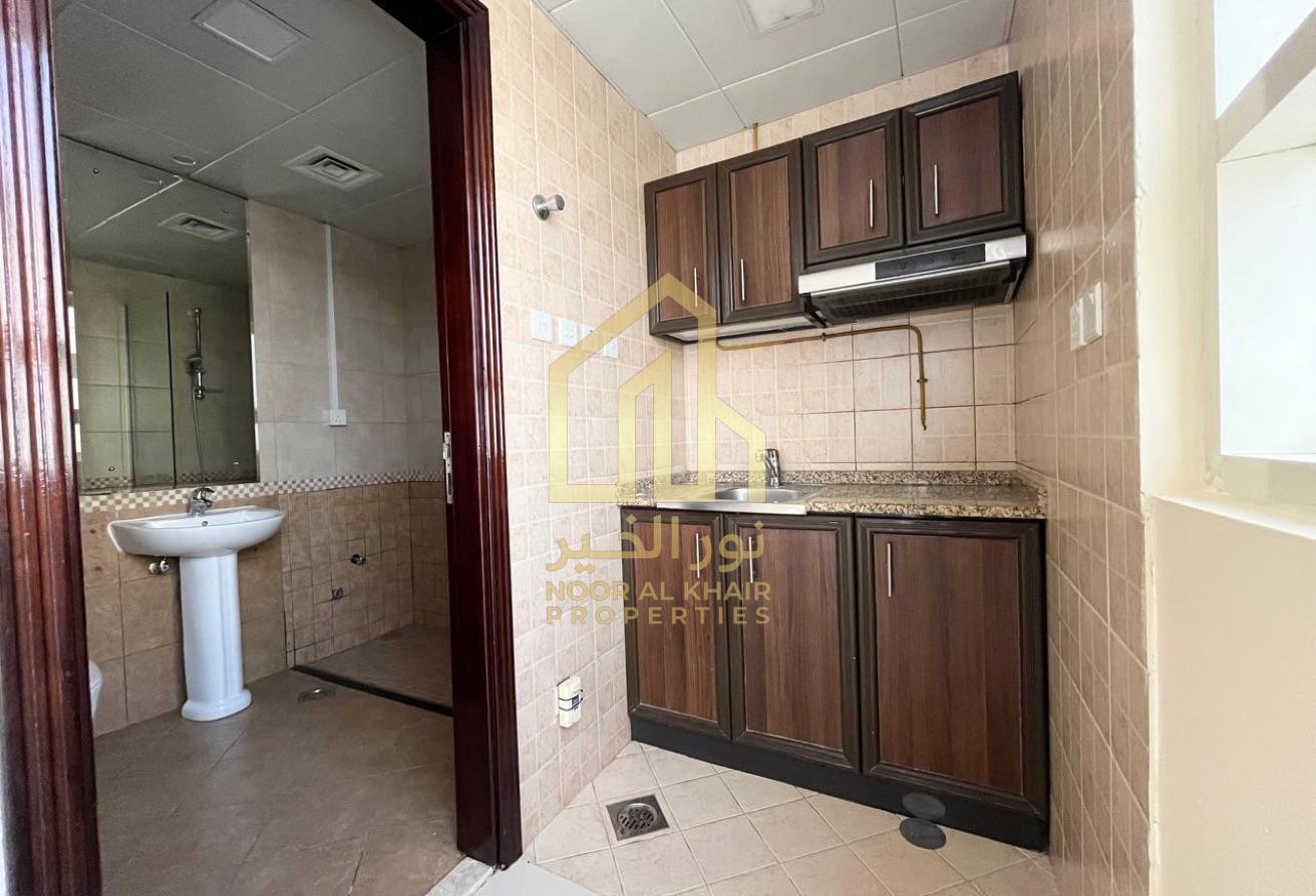 Studio Apartment with Covered Parking in Al Barsha photo 9