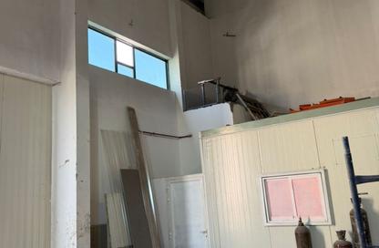 Warehouse - Studio - 1 for rent in Umm Al Thuoob - Umm Al Quwain