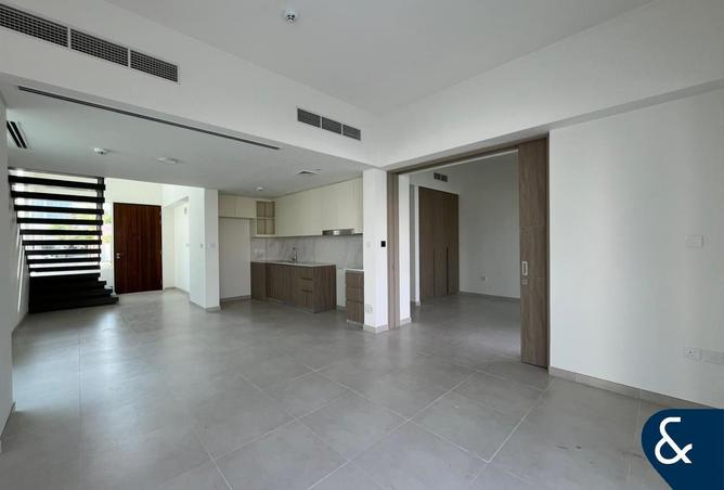 Park Backing | Landscaped | 4 Bedrooms — photo 3