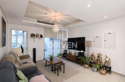 Villa - 4 - 6 for rent in Somerset Mews - District 10 - Jumeirah Village Circle - Dubai Villa - 4 - 6 for rent in Somerset Mews - District 10 - Jumeirah Village Circle - Dubai