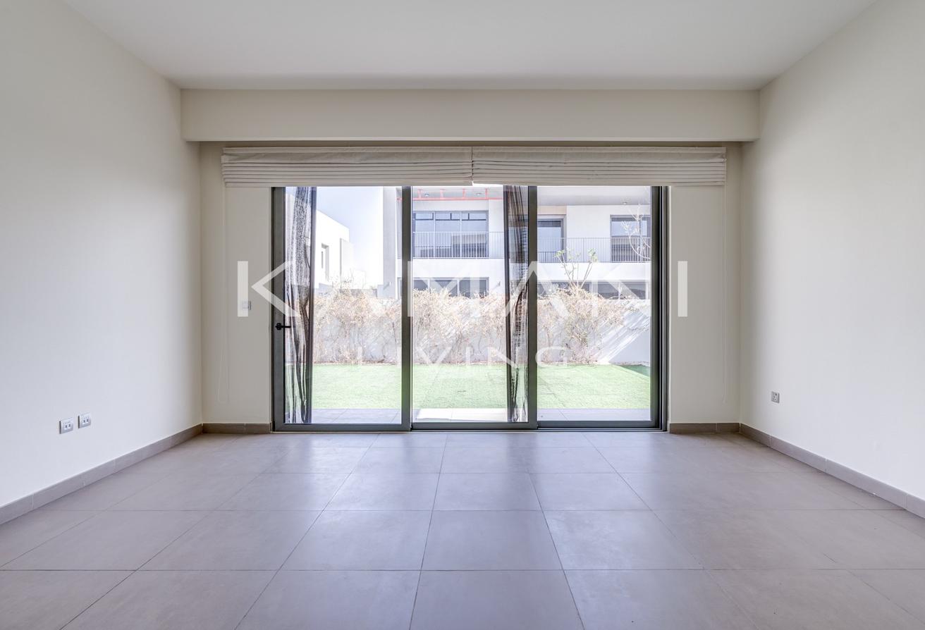 Elegant E3 Villa | 4BR Plus Maid | Vacant photo 3