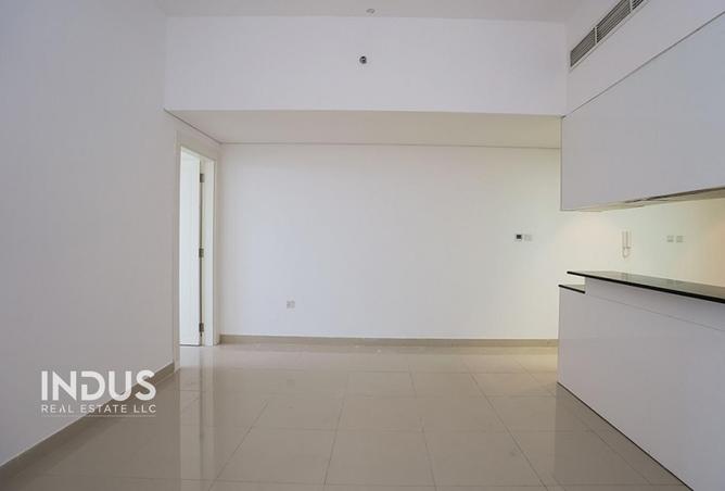 Spacious 1BR | Free Chiller | Prime JVC Location photo 3