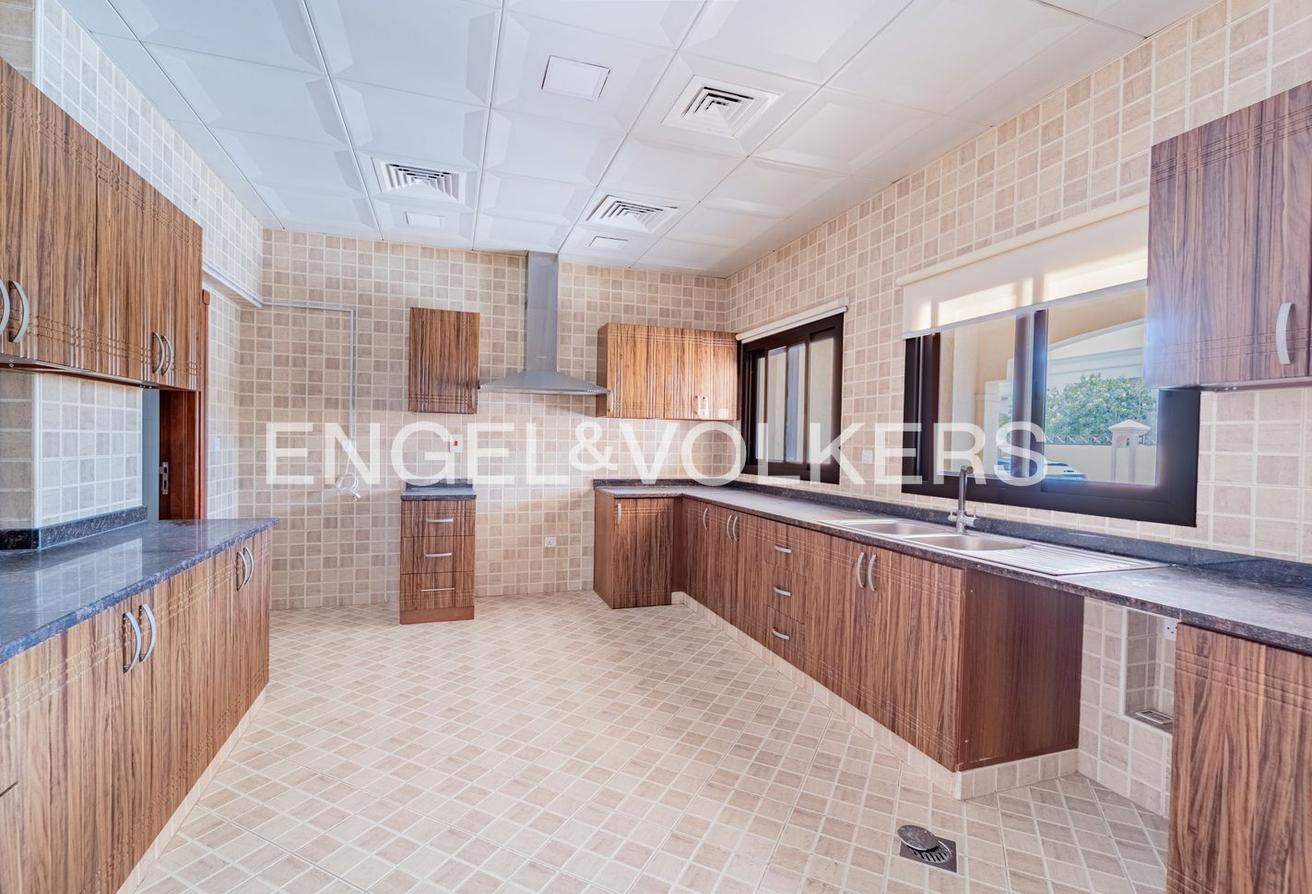 Spacious Layout | Near to MOE | Prime Spot photo 15