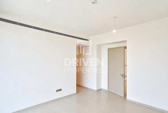 Brand New | Close To Amenities | Large Plot — photo 4