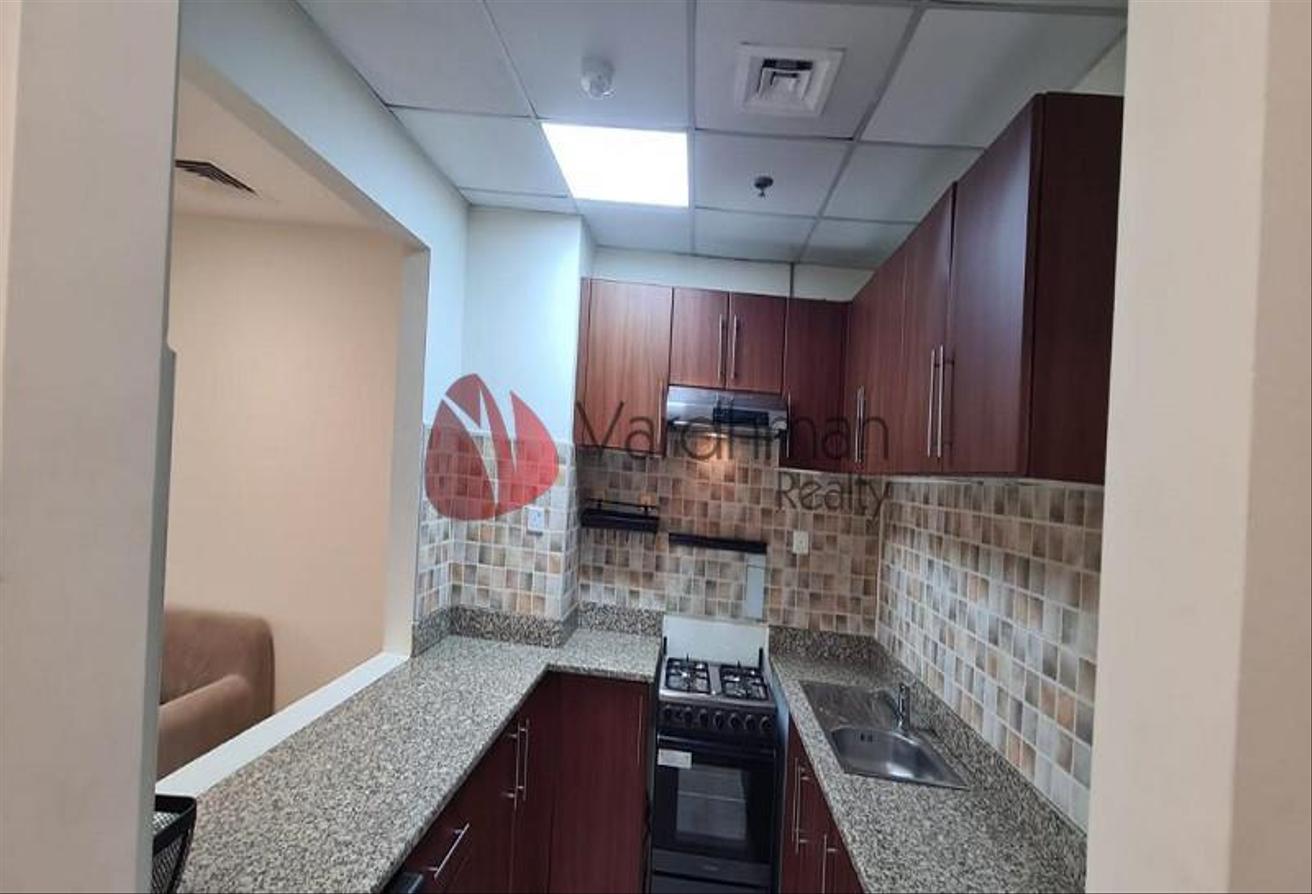 SPACIOUS | FULLY FURNISHED | BALCONY photo 3