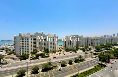 Apartment - 3 Bedrooms - 4 Bathrooms for rent in Al Tamr - Shoreline Apartments - Palm Jumeirah - Dubai