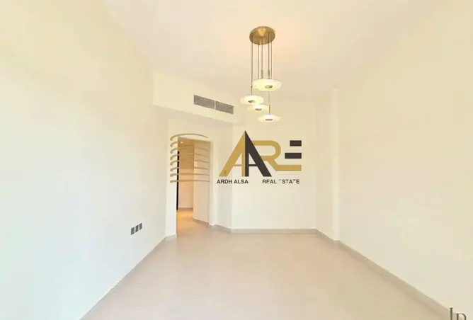162800176 - Property Image 2