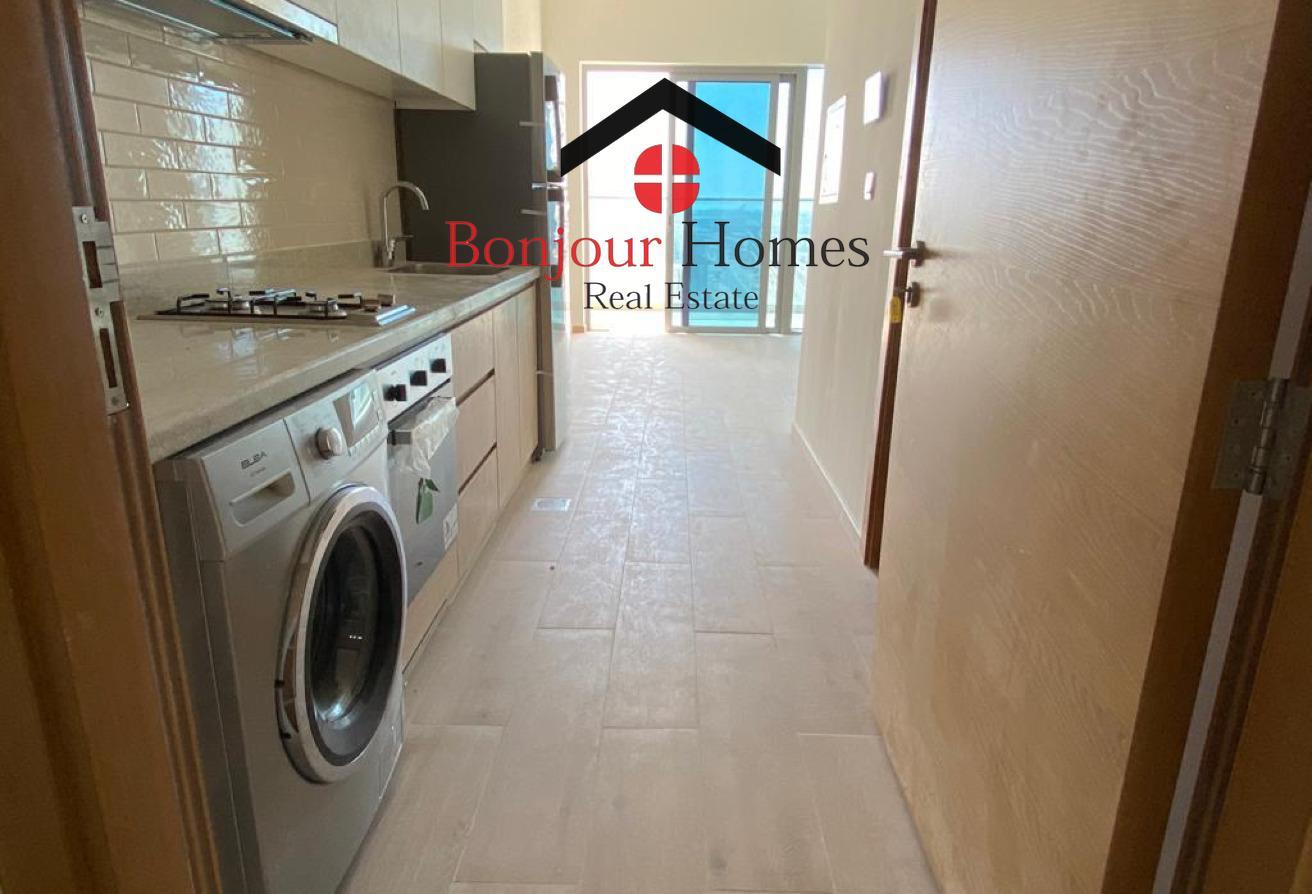 Next to Metro || Furnished || Chiller Free photo 4