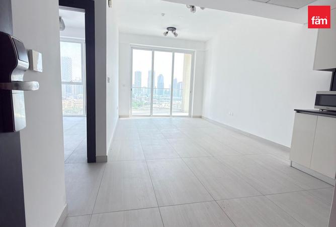 Well Maintained | Near Mall & Exit | Exclusive photo 2
