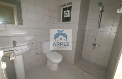 شقة - 2 غرف نوم - 3 حمامات للايجار في مجمع مويلح - تجارية مويلح - الشارقة