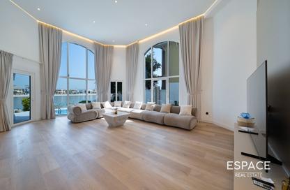 Villa - 4 - 4 for rent in Garden Homes Frond B - Garden Homes - Palm Jumeirah - Dubai