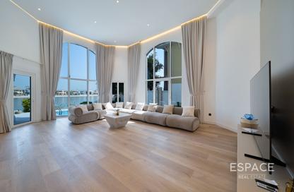 Villa - 4 - 4 for rent in Garden Homes Frond B - Garden Homes - Palm Jumeirah - Dubai
