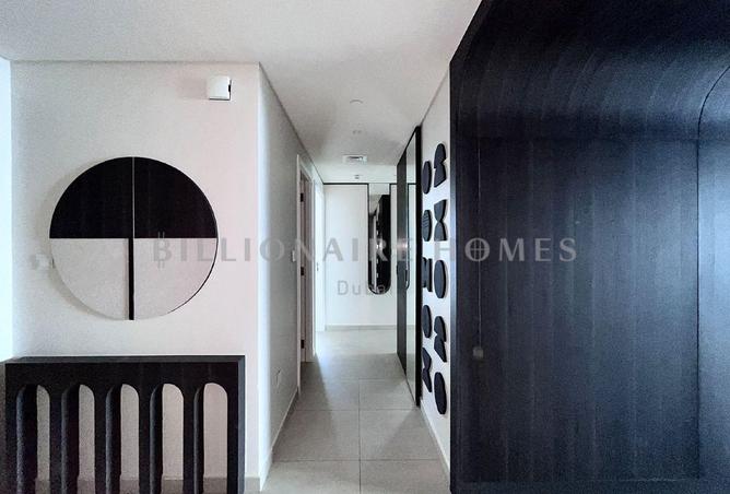HIGH FLOOR | BURJ VIEW | FULLY FURNISHED photo 3
