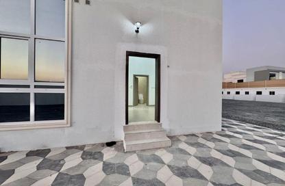 Apartment - Studio - 1 Bathroom for rent in Shakhbout City - Abu Dhabi Apartment - Studio - 1 Bathroom for rent in Shakhbout City - Abu Dhabi