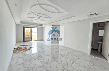 شقة - 3 غرف نوم - 4 حمامات للايجار في تجارية مويلح - الشارقة