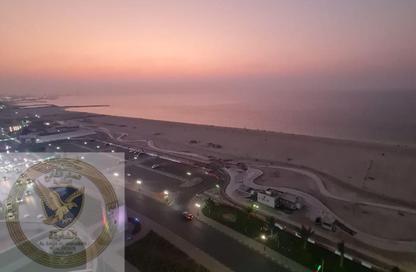 شقة - 3 غرف نوم - 3 حمامات للايجار في مساكن كورنيش عجمان - طريق كورنيش عجمان - عجمان