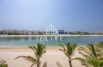 Villa - 5 - 6 for rent in Garden Homes Frond E - Garden Homes - Palm Jumeirah - Dubai