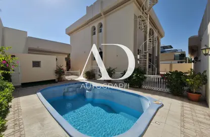 Villa - 4 Bedrooms - 5 Bathrooms for rent in Jumeirah 1 Villas - Jumeirah 1 - Jumeirah - Dubai