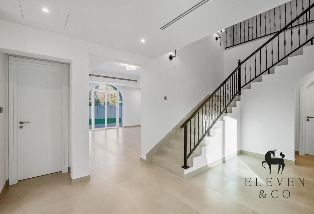 UPGRADED | LARGE PLOT | 5 BEDROOMS photo 5
