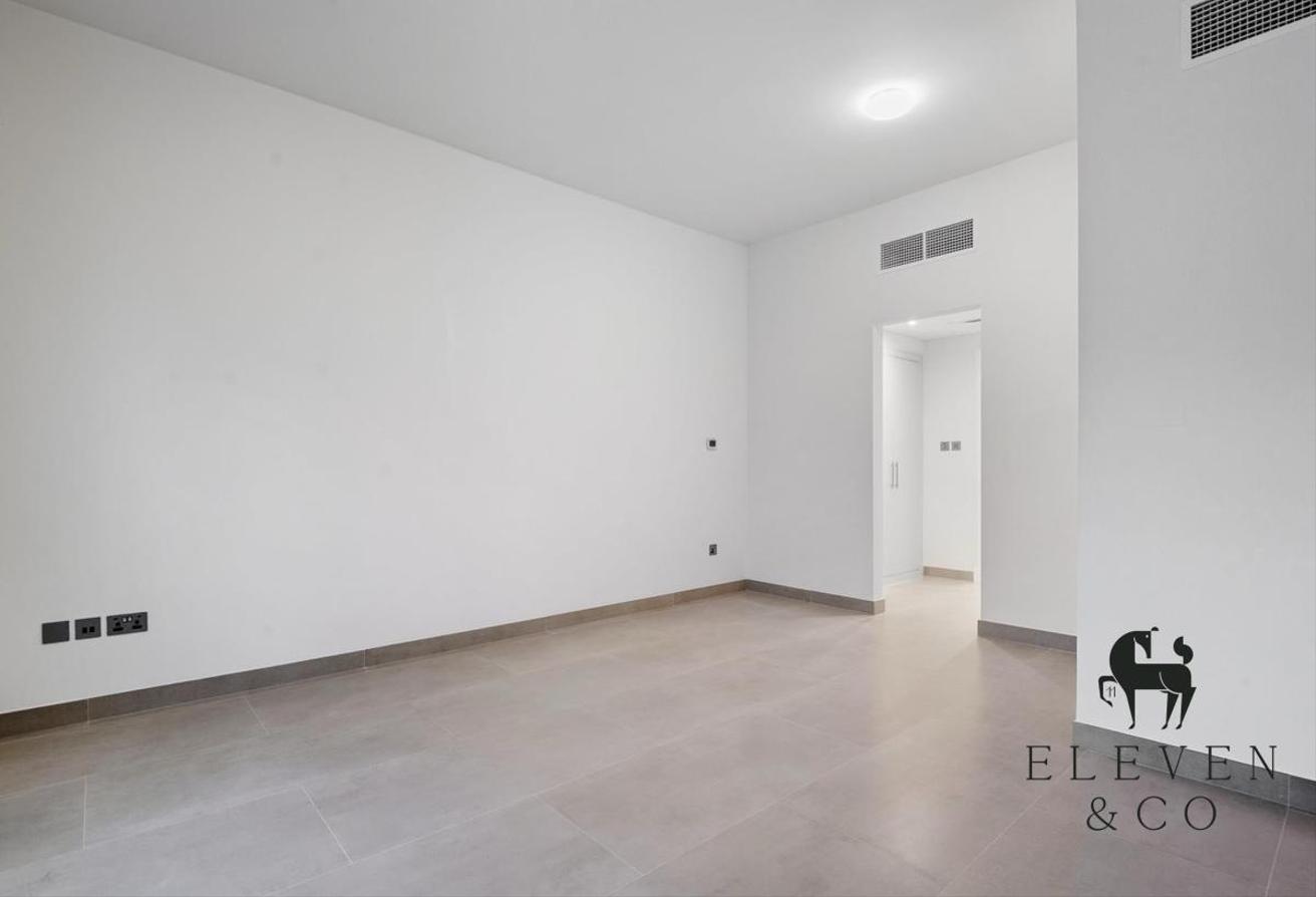UPGRADED | LARGE PLOT | 5 BEDROOMS photo 8