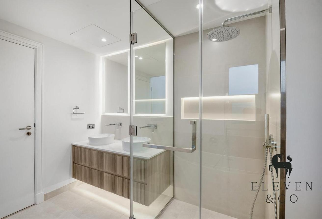 UPGRADED | LARGE PLOT | 5 BEDROOMS photo 11