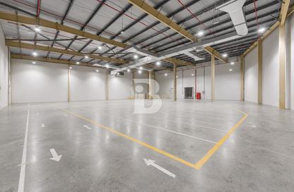 Warehouse - Studio for rent in Umm Ramool - Dubai