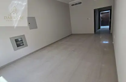 شقة - غرفة نوم - 2 حمامات للايجار في 3 المويهات - المويهات - عجمان