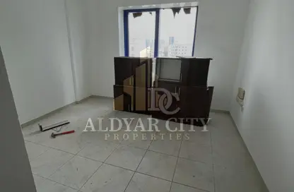 شقة - غرفة نوم - 2 حمامات للايجار في مساكن كورنيش عجمان - طريق كورنيش عجمان - عجمان