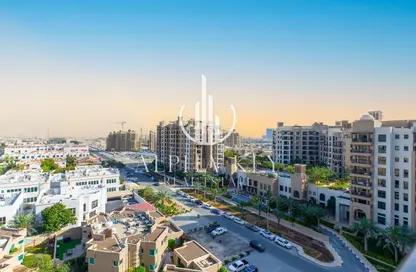 Apartment - 2 Bedrooms - 2 Bathrooms for sale in Lamtara 2 - Madinat Jumeirah Living - Umm Suqeim - Dubai