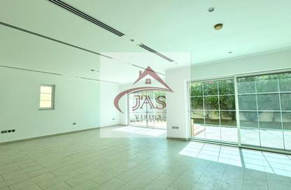 Villa - 4 Bedrooms - 5 Bathrooms for rent in District 8 - Jumeirah Park - Dubai
