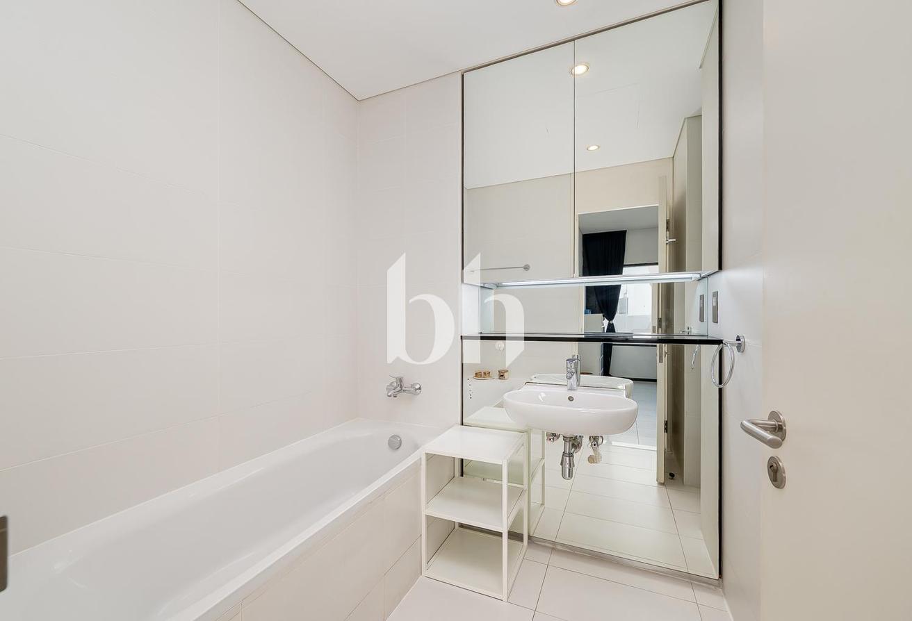 1BR Furnished | Burj Khalifa View | DIFC photo 9